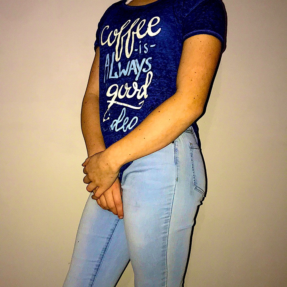 Graphic shirt white wash jeans